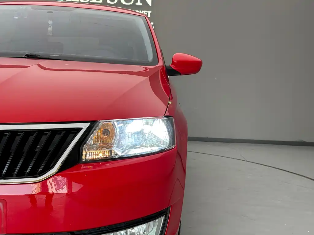 Skoda Rapid Spaceback — миниатюра 3