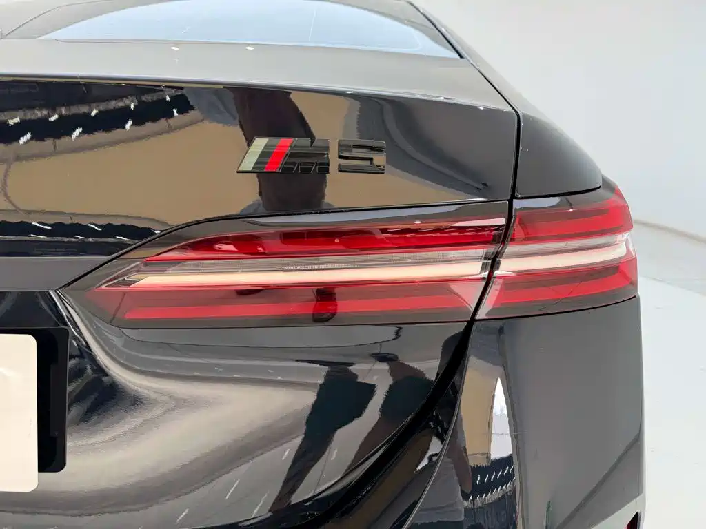 BMW 5 Series — миниатюра 4