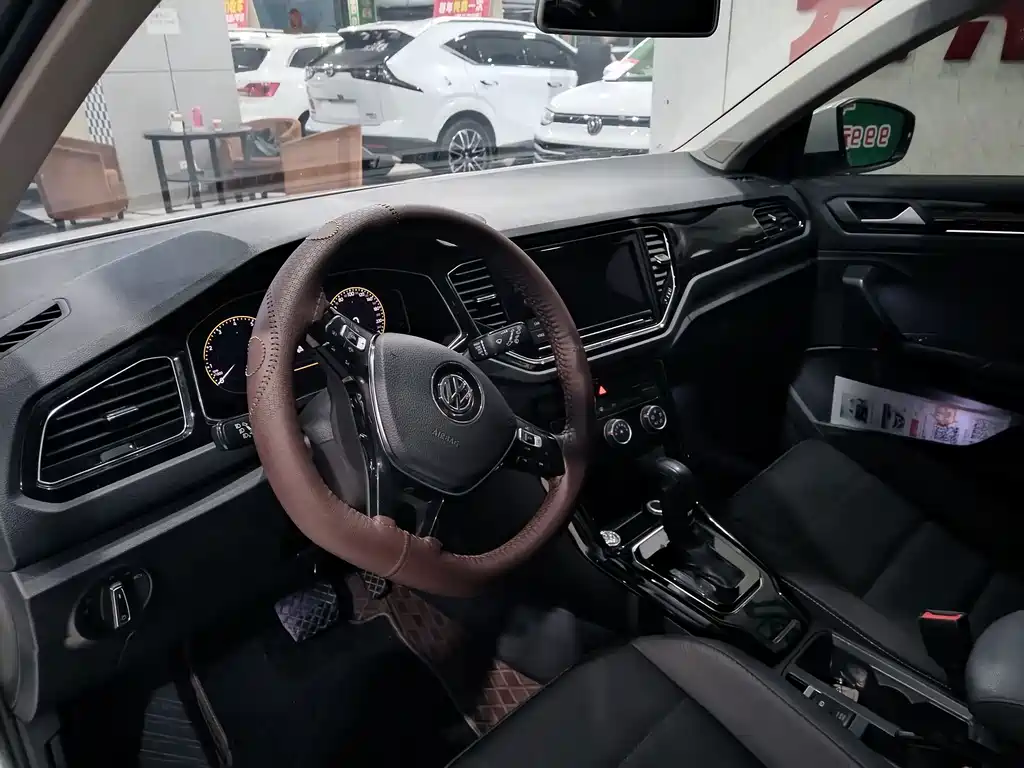 Volkswagen T-Roc — миниатюра 4