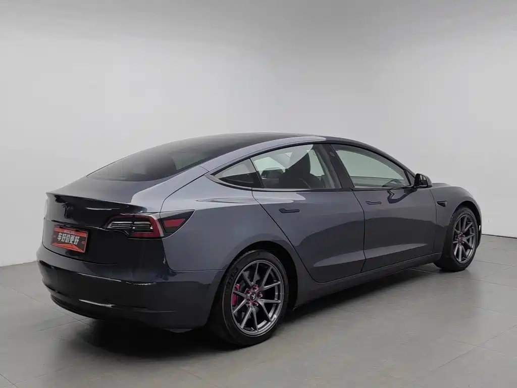 Tesla Model 3 — миниатюра 2