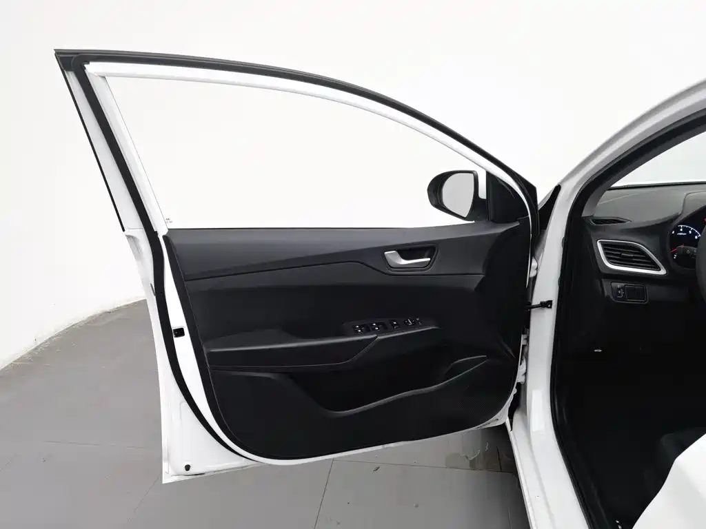 Hyundai Verna — миниатюра 8