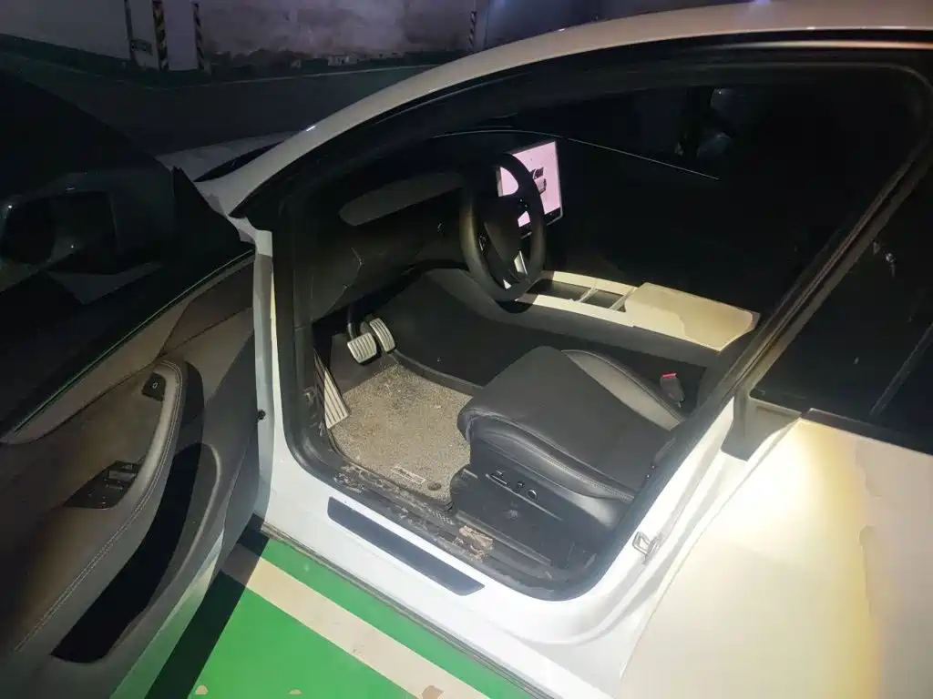 Tesla Model Y L — миниатюра 12