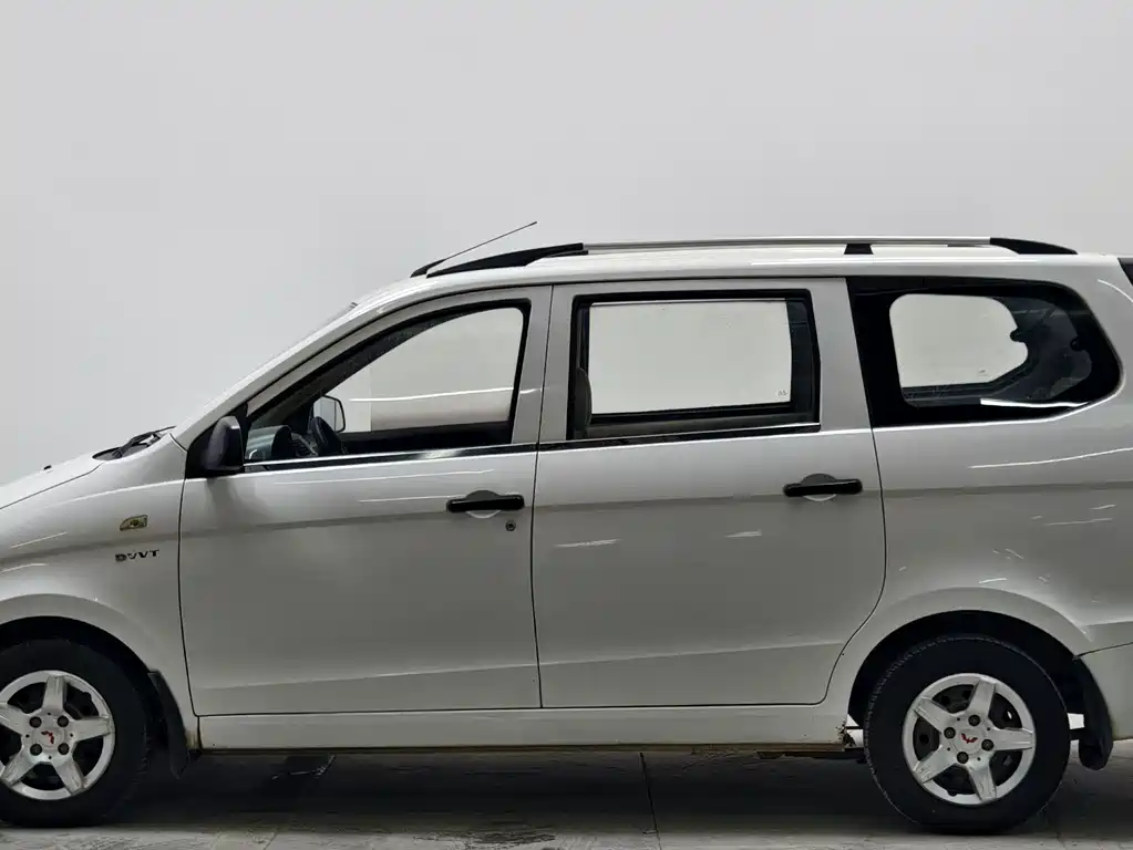 Wuling Hongguang — миниатюра 7