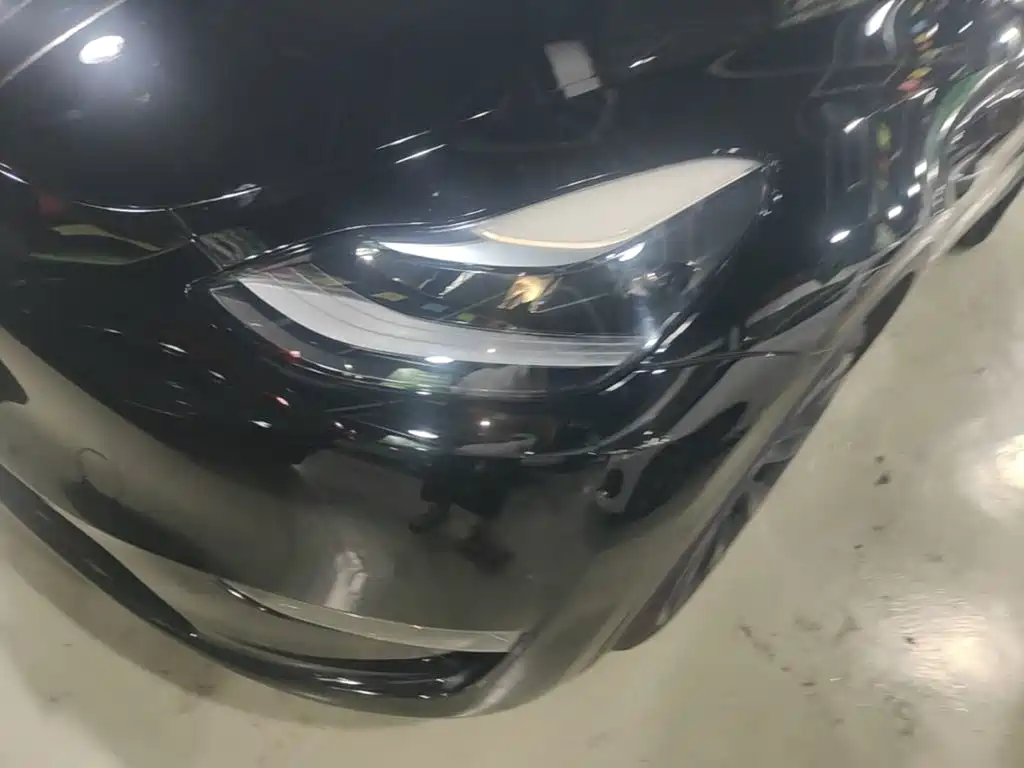 Tesla Model Y — миниатюра 24