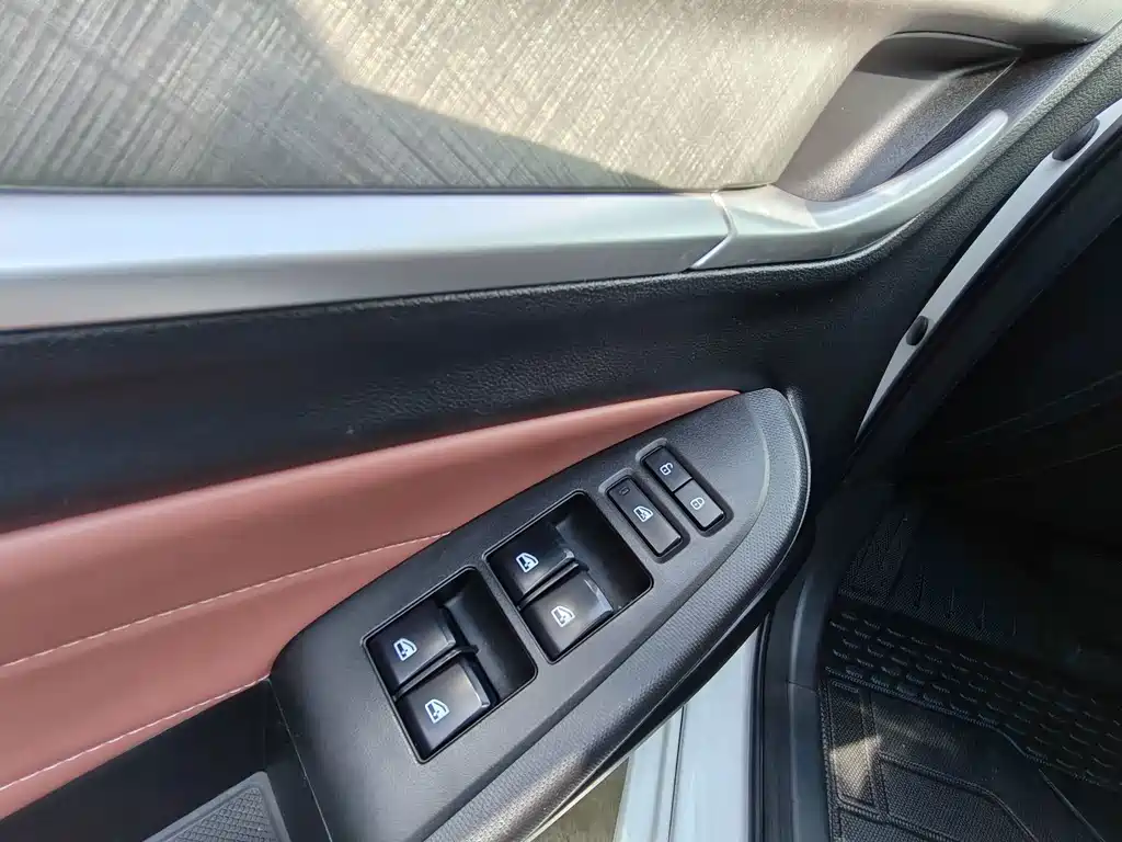 Changan Eado — миниатюра 4
