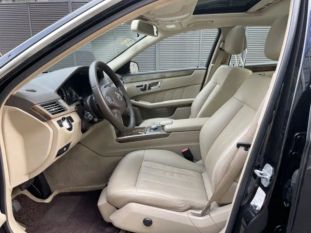 Mercedes-Benz E-Class — миниатюра 10