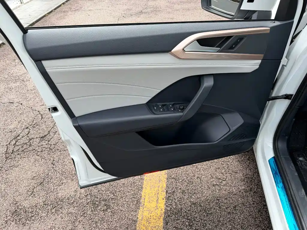 Volkswagen Tharu — миниатюра 6