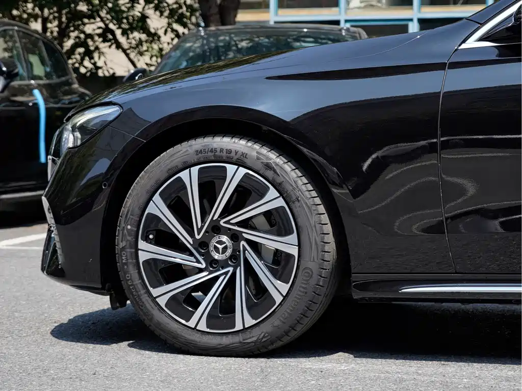 Mercedes-Benz E-Class — миниатюра 8