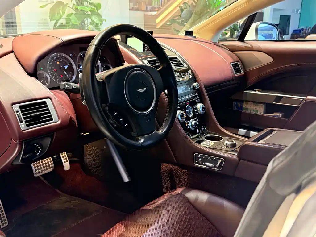 ASTON MARTIN RAPIDE