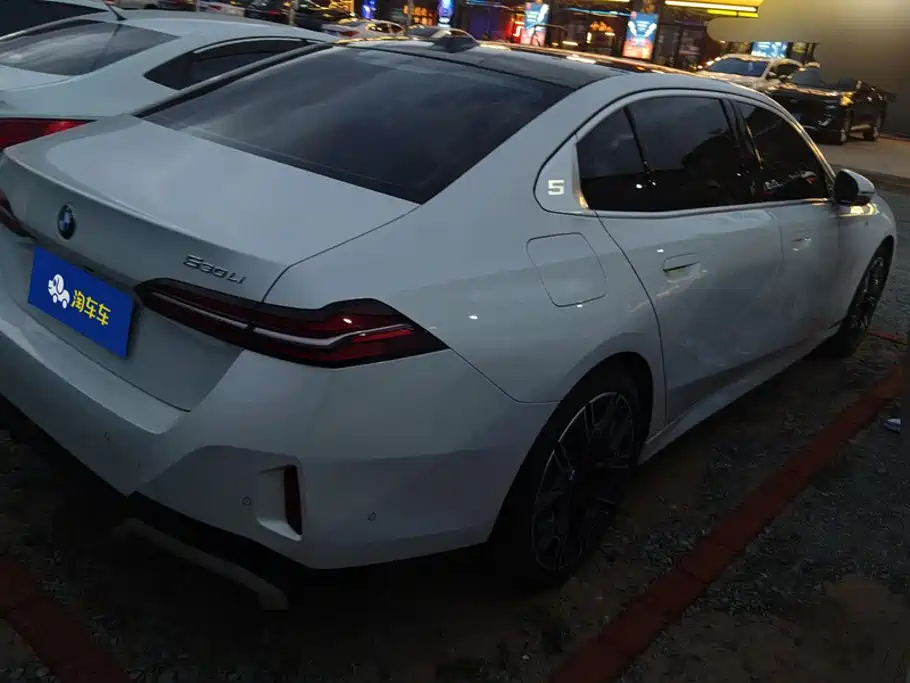 BMW 5 Series — миниатюра 3