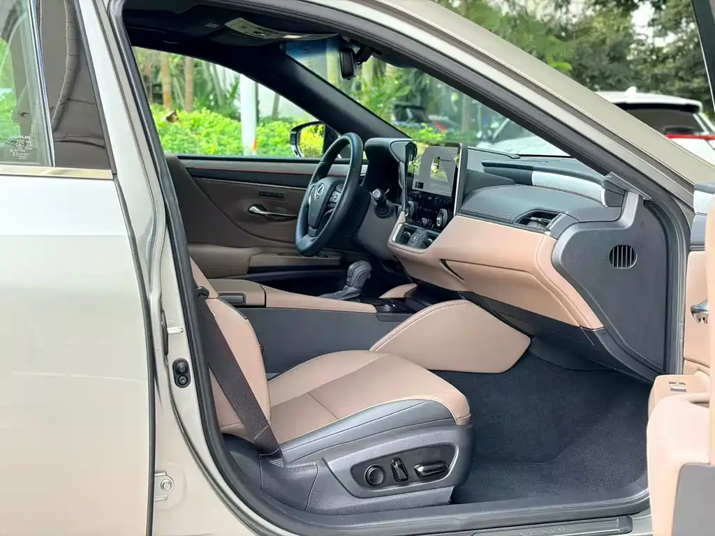 Lexus ES 2025 200 Premium