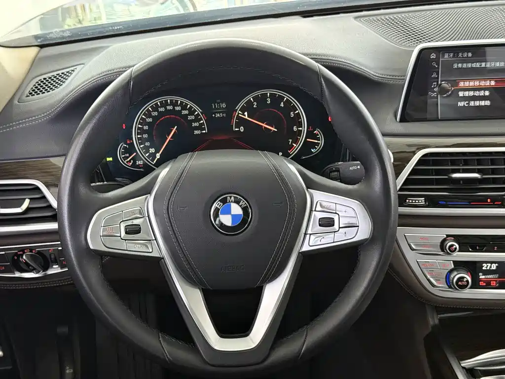 BMW 7 Series — миниатюра 11