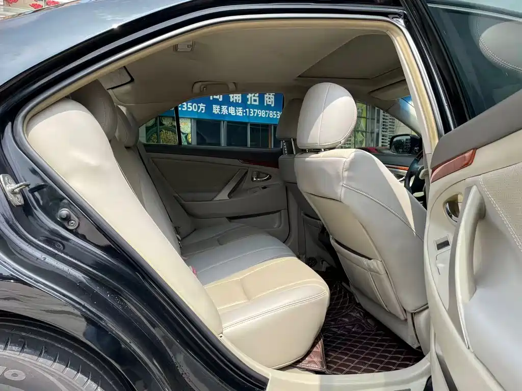 Toyota Camry — миниатюра 10