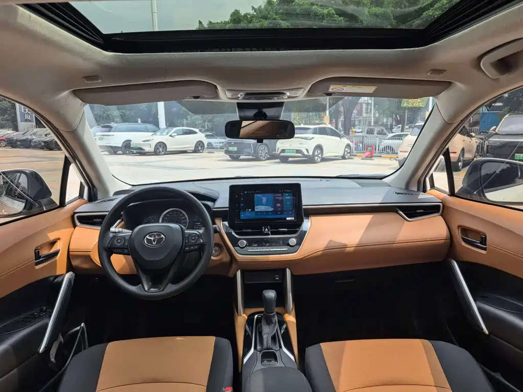Toyota Corolla Cross — миниатюра 14