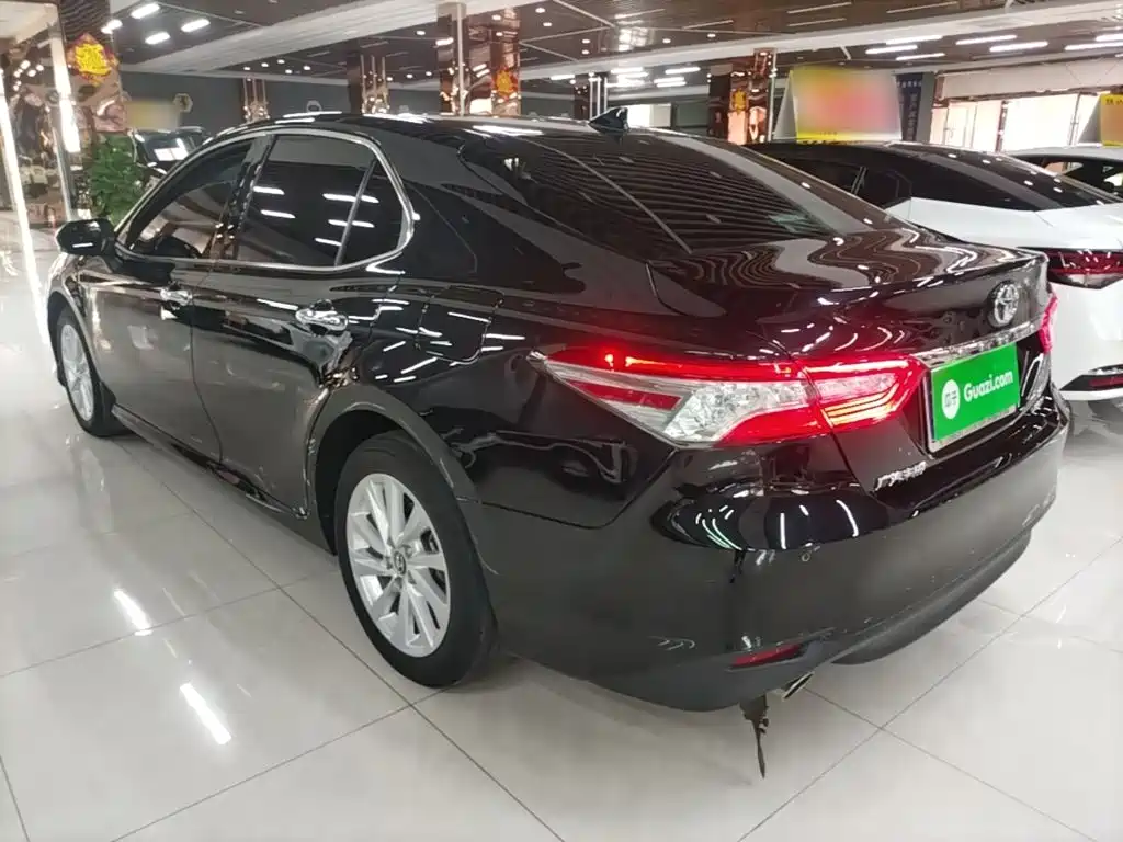 Toyota Camry — миниатюра 5
