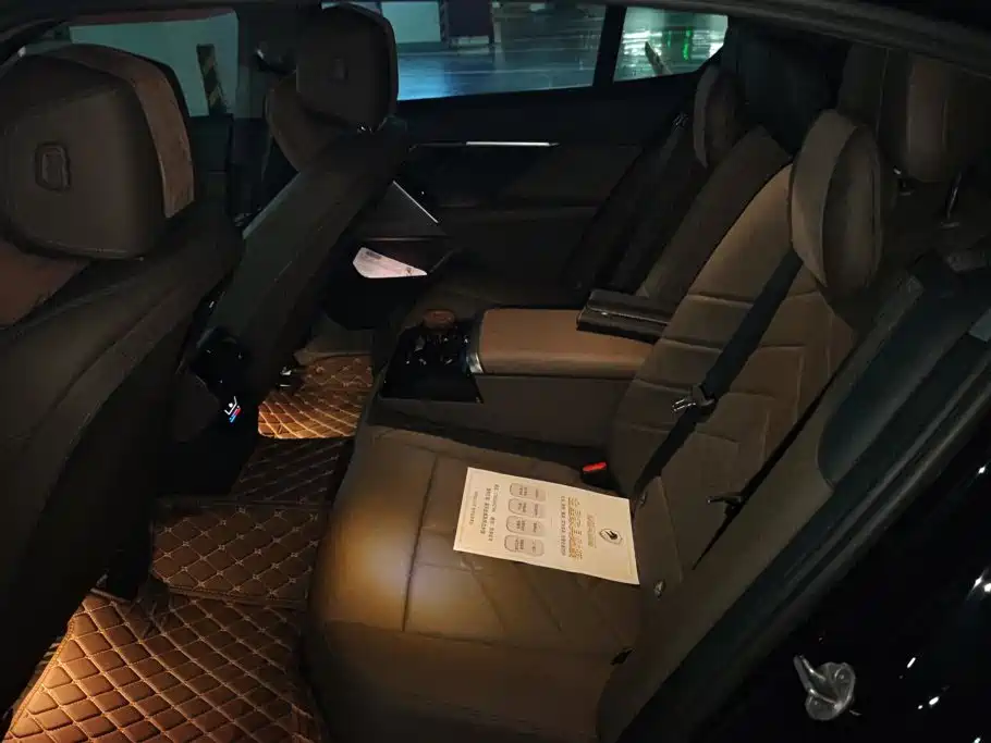BMW 5 Series — миниатюра 11