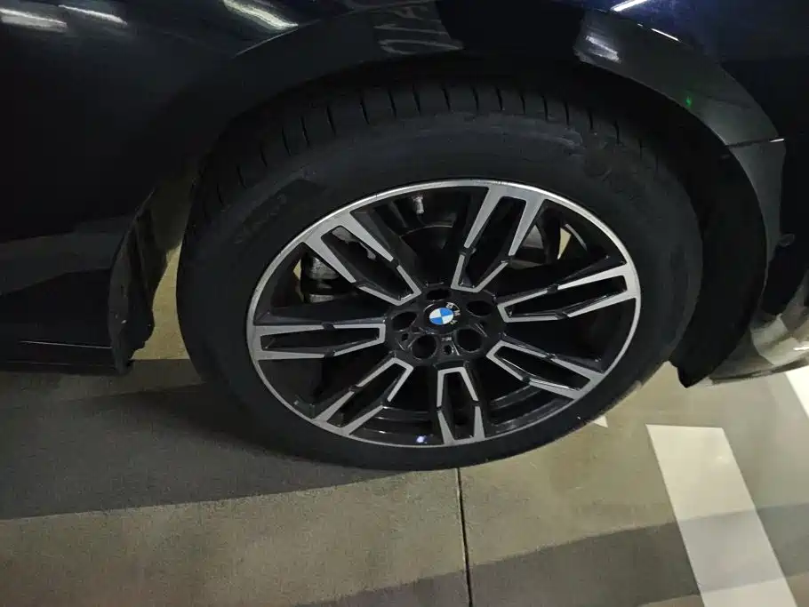 BMW 5 Series — миниатюра 6