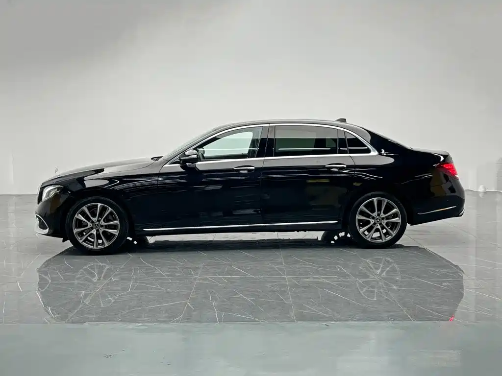 Mercedes-Benz E-Class — миниатюра 3