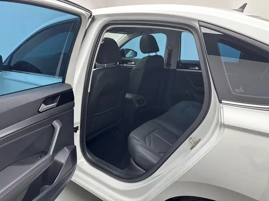 Volkswagen Lavida — миниатюра 6