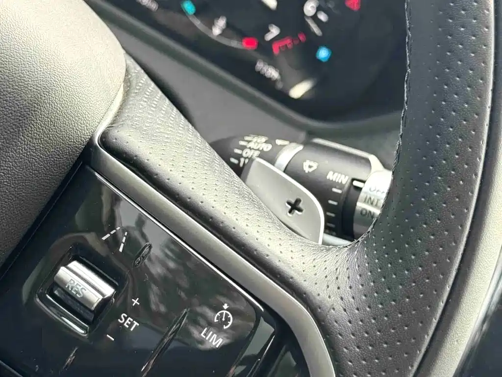 Land Rover Velar — миниатюра 10