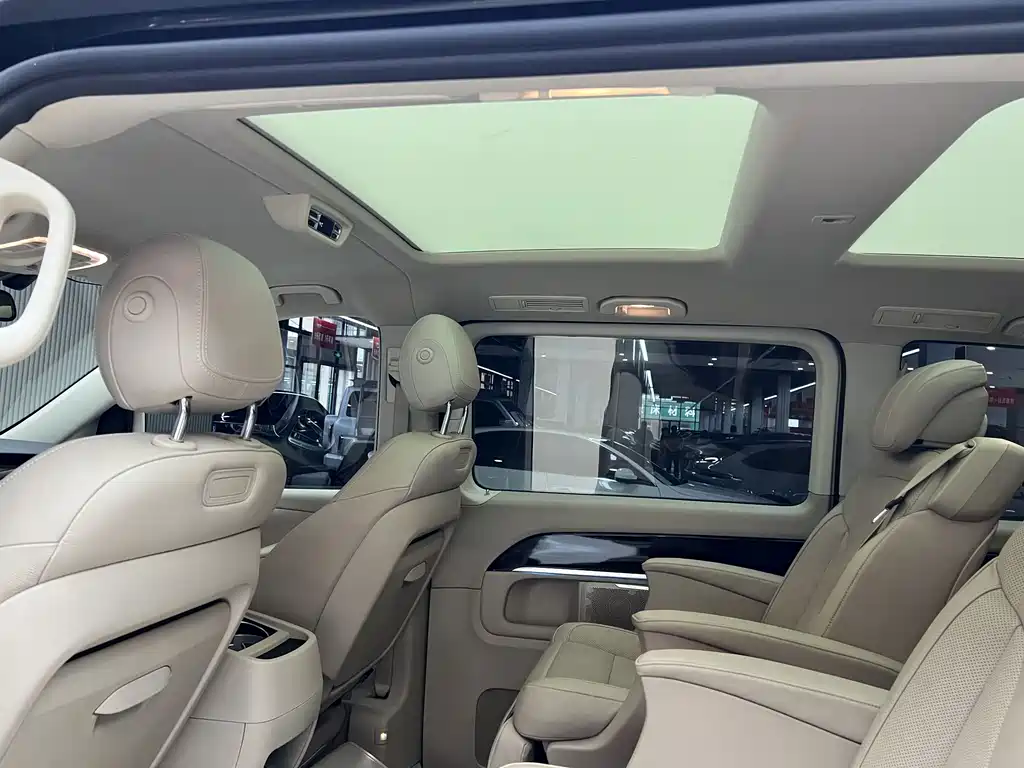 Mercedes-Benz V-Class — миниатюра 11