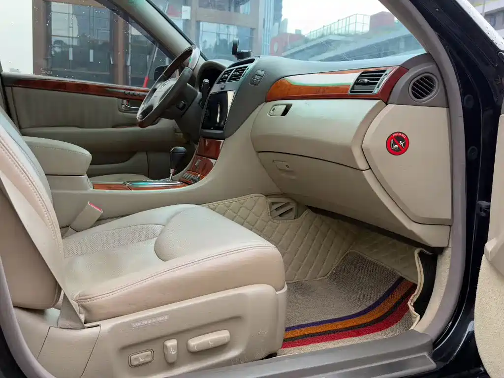 Lexus LS — миниатюра 5
