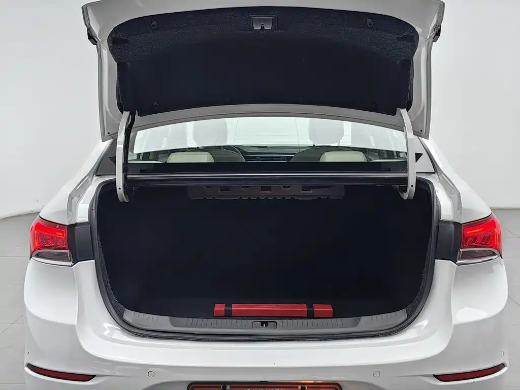 Buick Excelle — миниатюра 16