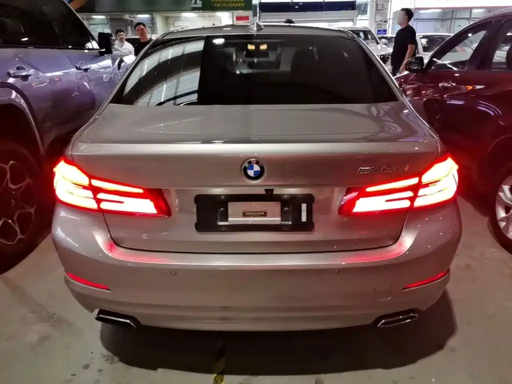 BMW 5 Series — миниатюра 6