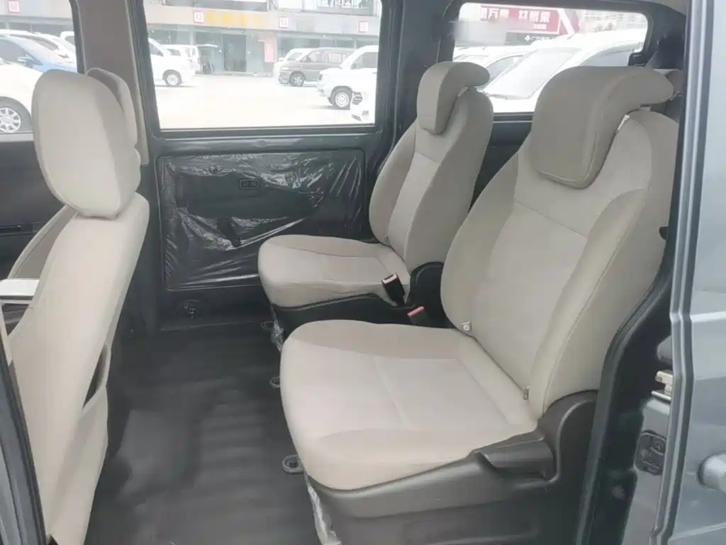 Wuling Rongguang V — миниатюра 17