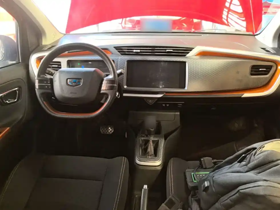 Geely Vision X1 — миниатюра 10
