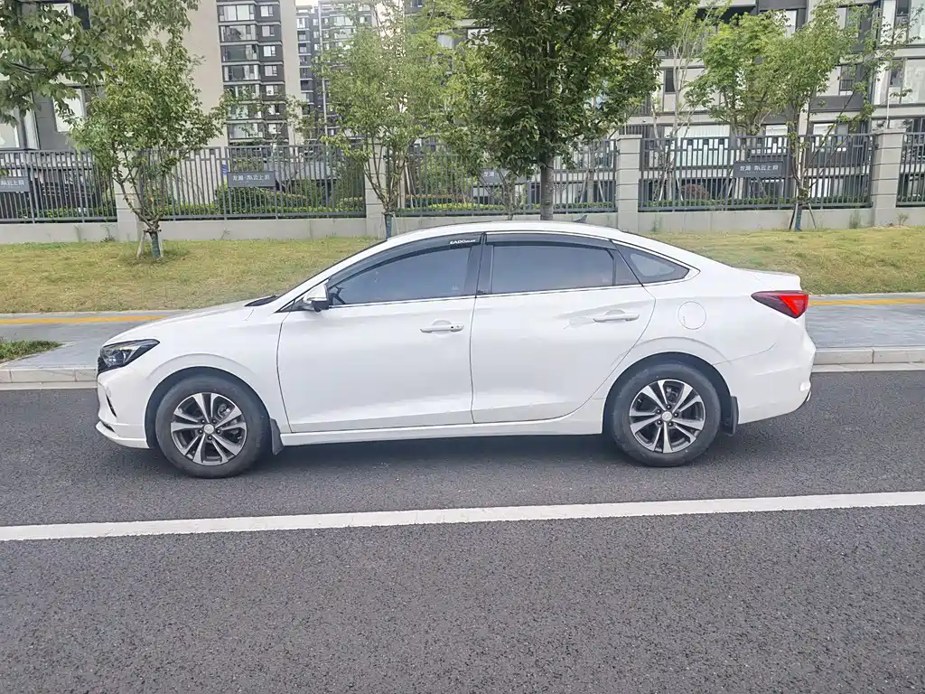 Changan Eado — миниатюра 4