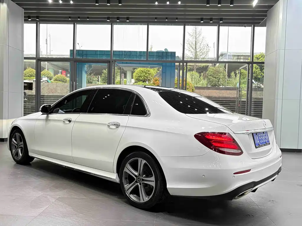 Mercedes-Benz E-Class — миниатюра 4