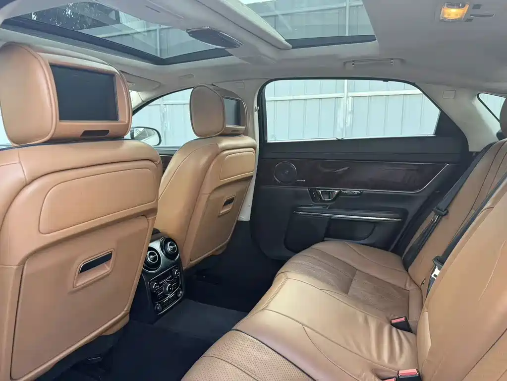 Jaguar XJ — миниатюра 10
