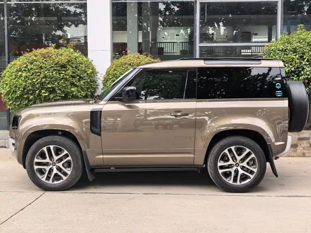 Land Rover Defender — миниатюра 2