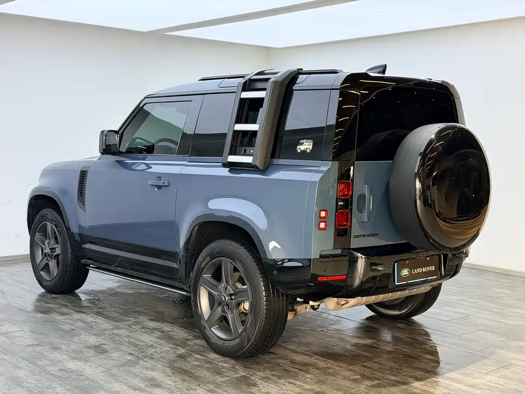LAND ROVER DEFENDER