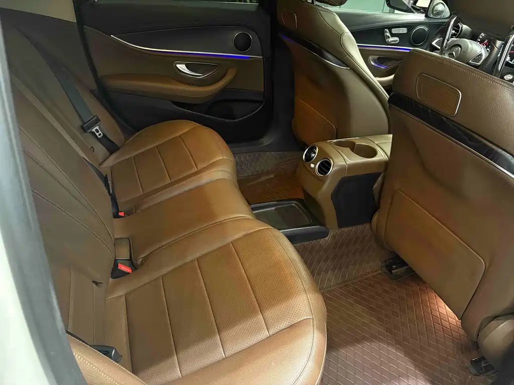 Mercedes-Benz E-Class — миниатюра 18