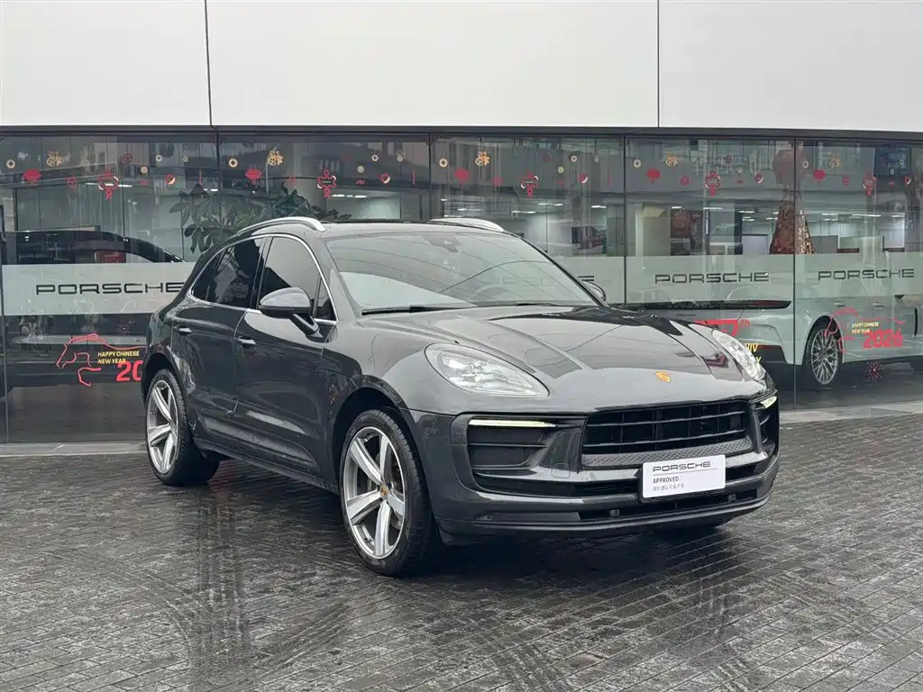 PORSCHE MACAN