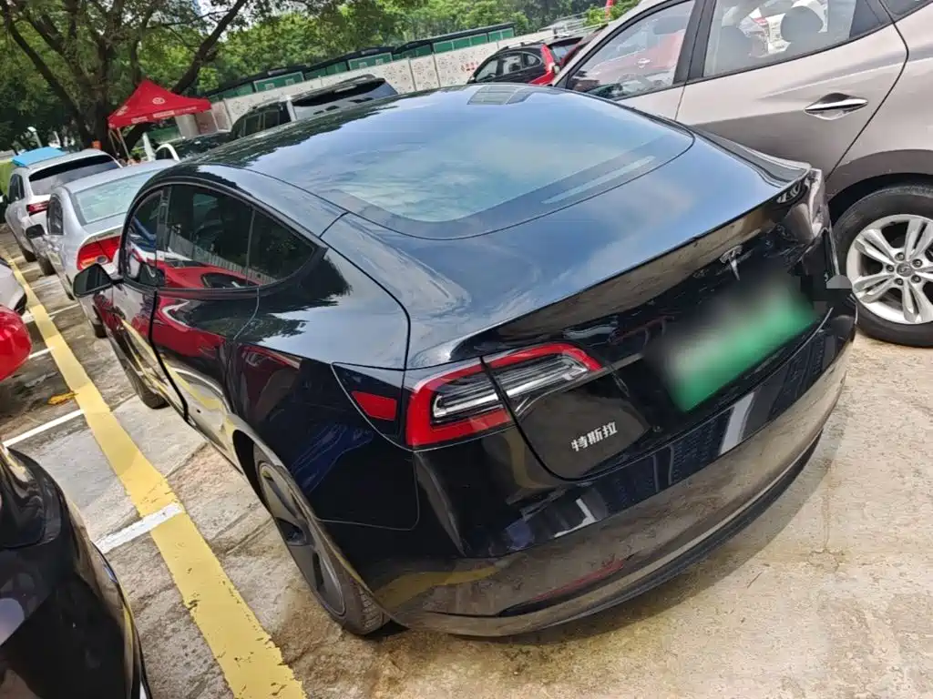 Tesla Model 3 — миниатюра 5