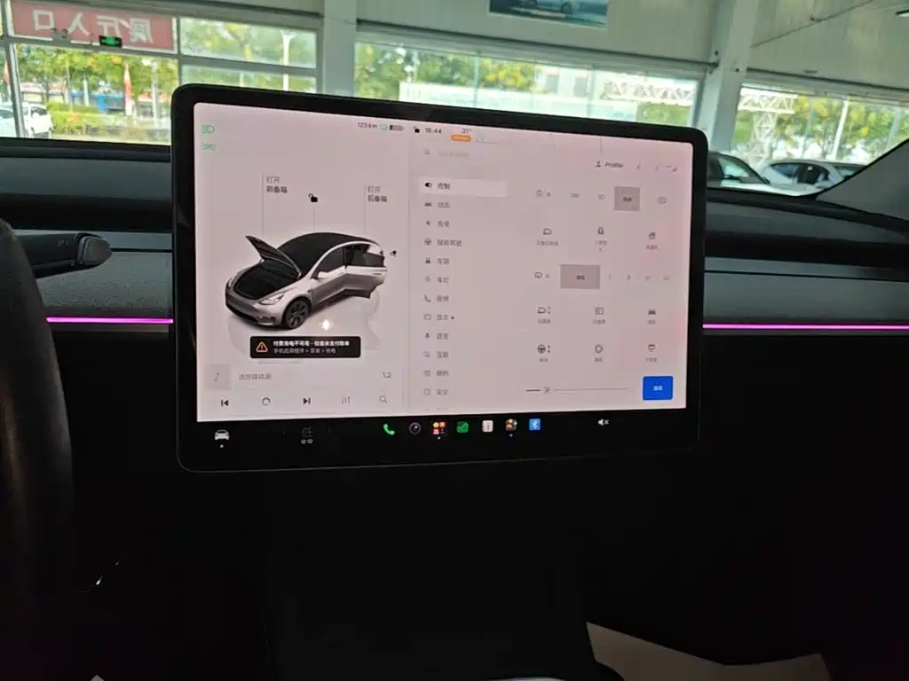 Tesla Model Y — миниатюра 13