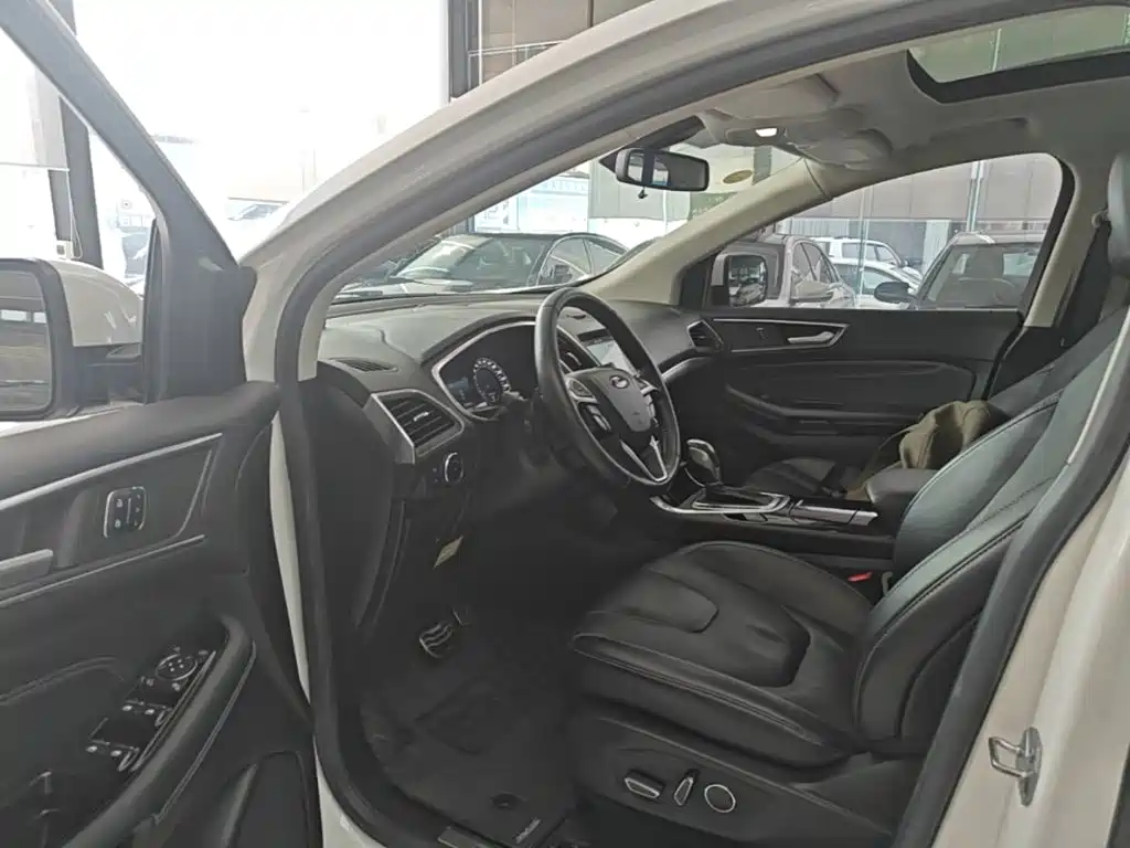 Ford Edge — миниатюра 15