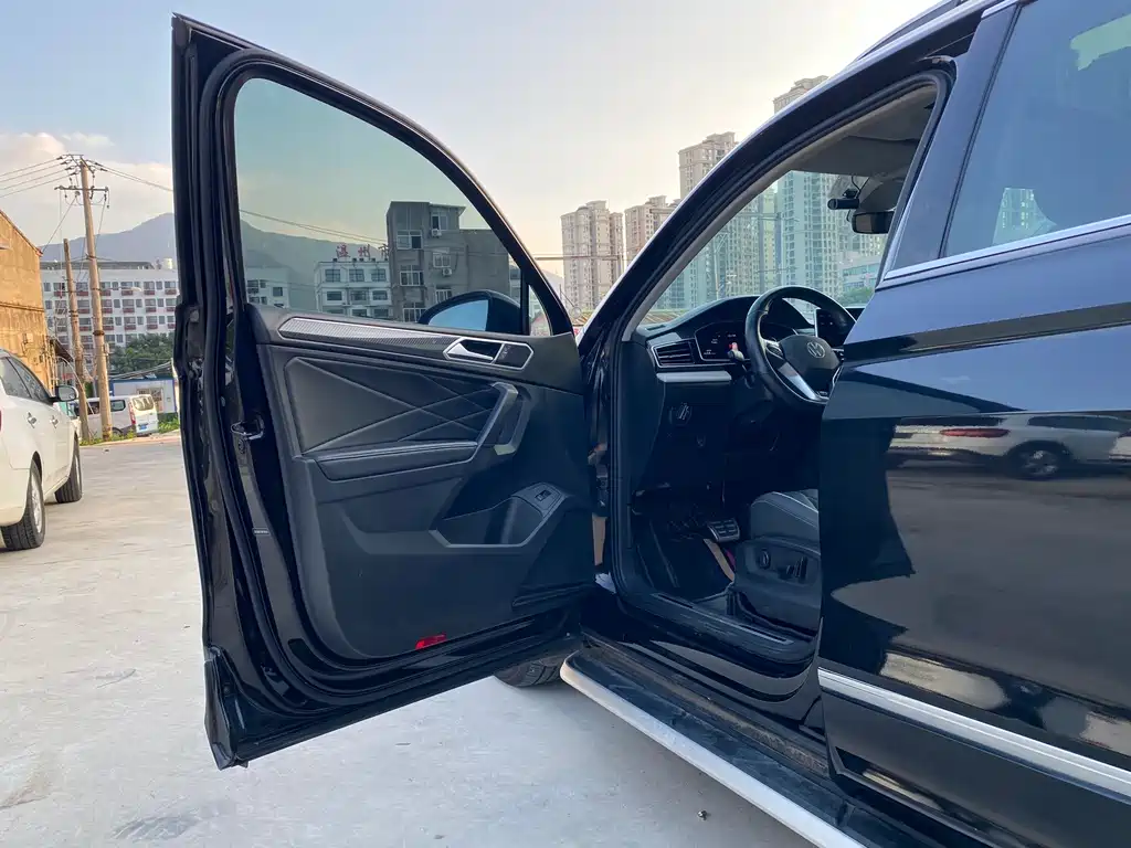 Volkswagen Tiguan L — миниатюра 8