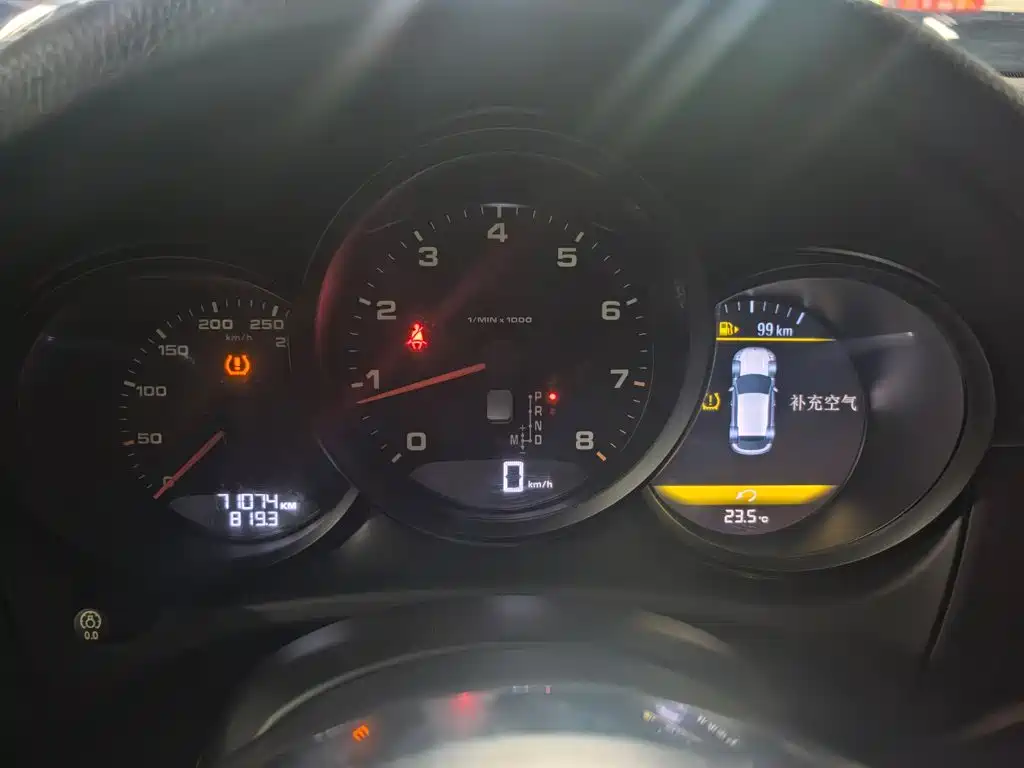 Porsche Macan — миниатюра 5