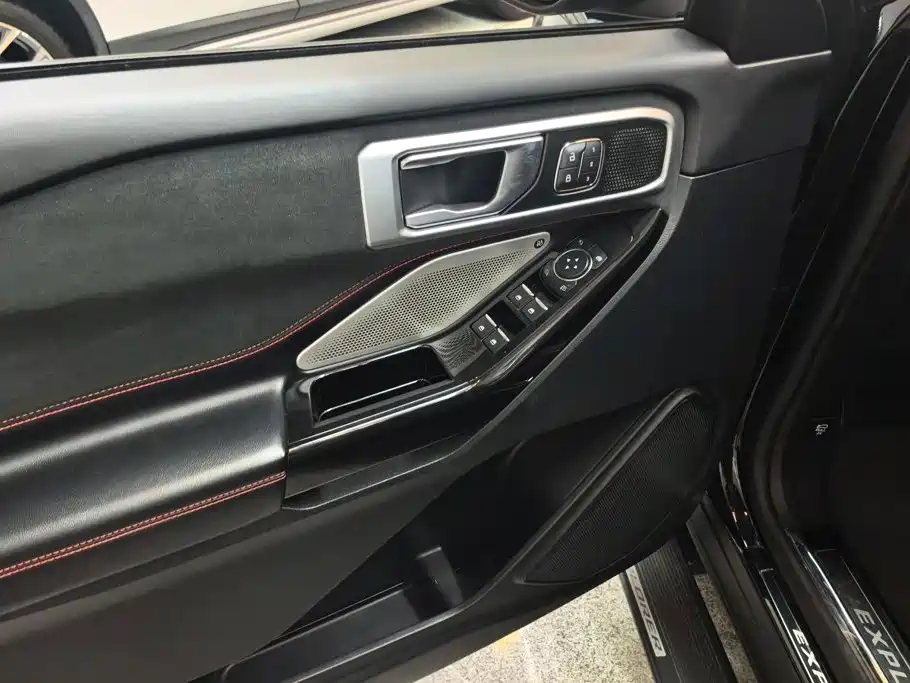 Ford Explorer — миниатюра 7