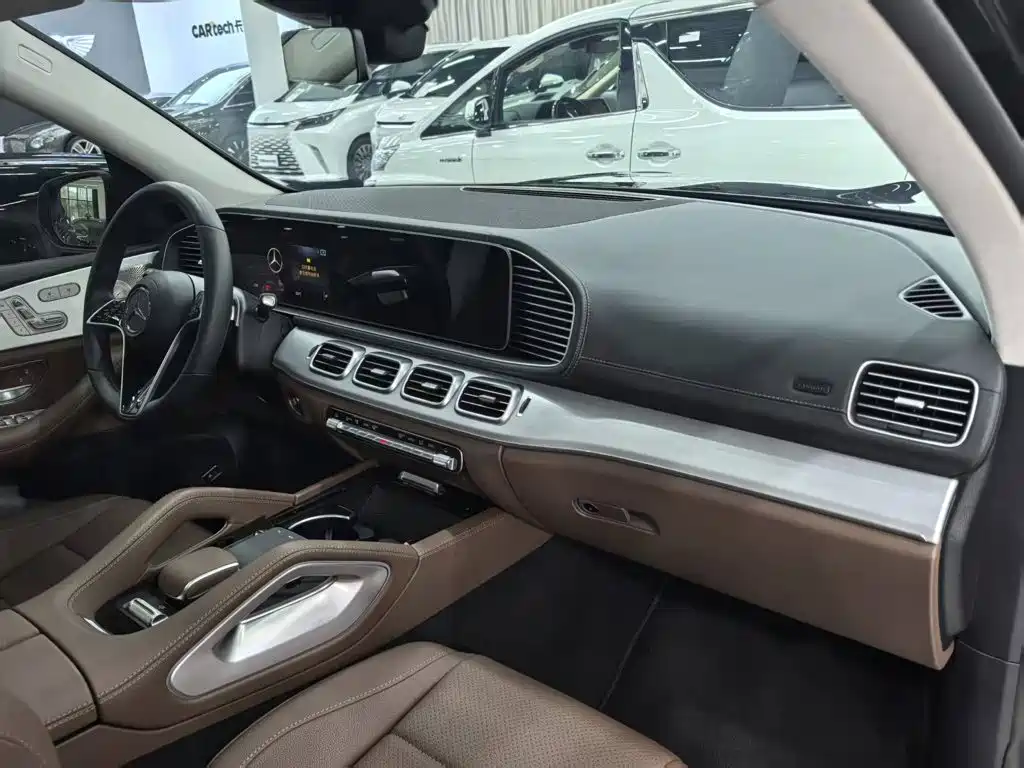 Mercedes-Benz GLS — миниатюра 8