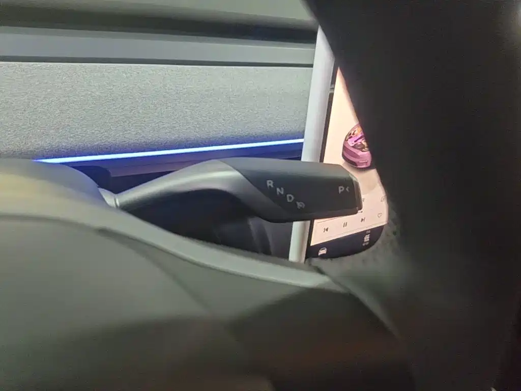 Tesla Model Y — миниатюра 14