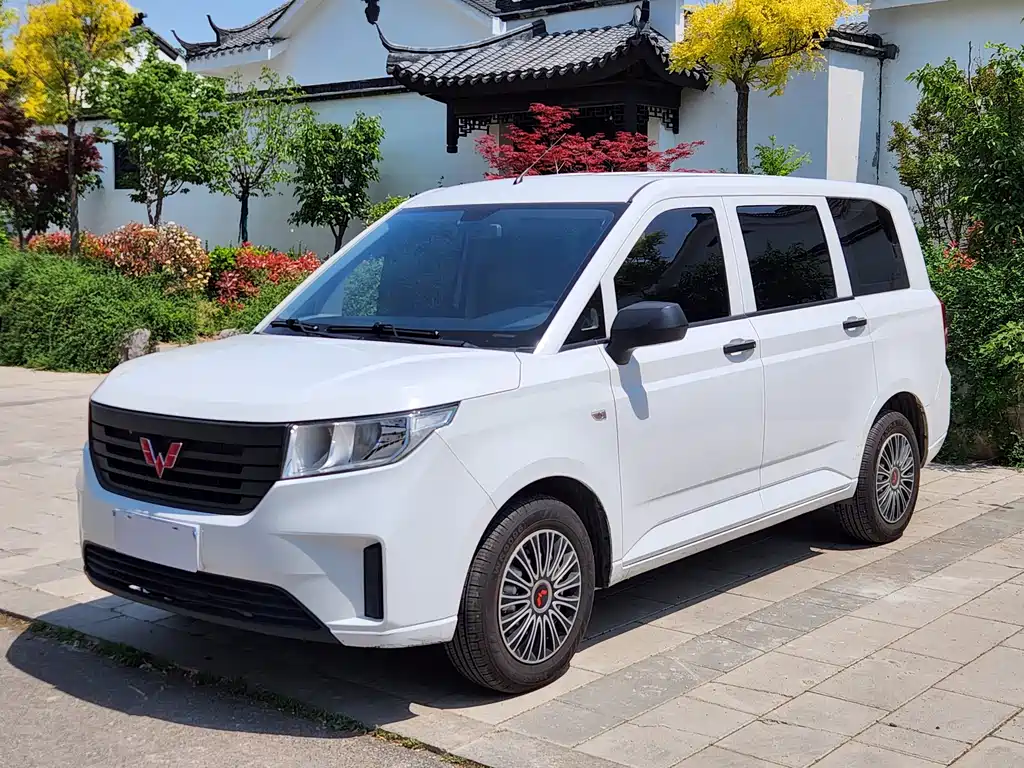 Wuling Hongguang PLUS 2021