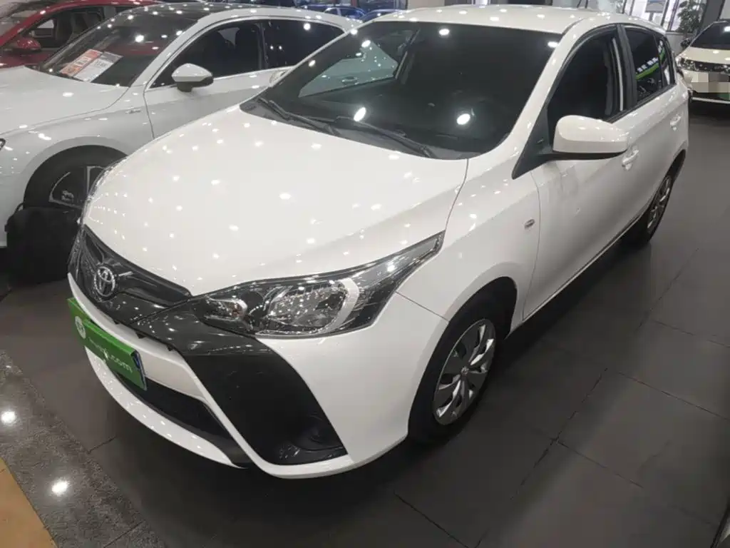 Toyota Yaris L — миниатюра 2
