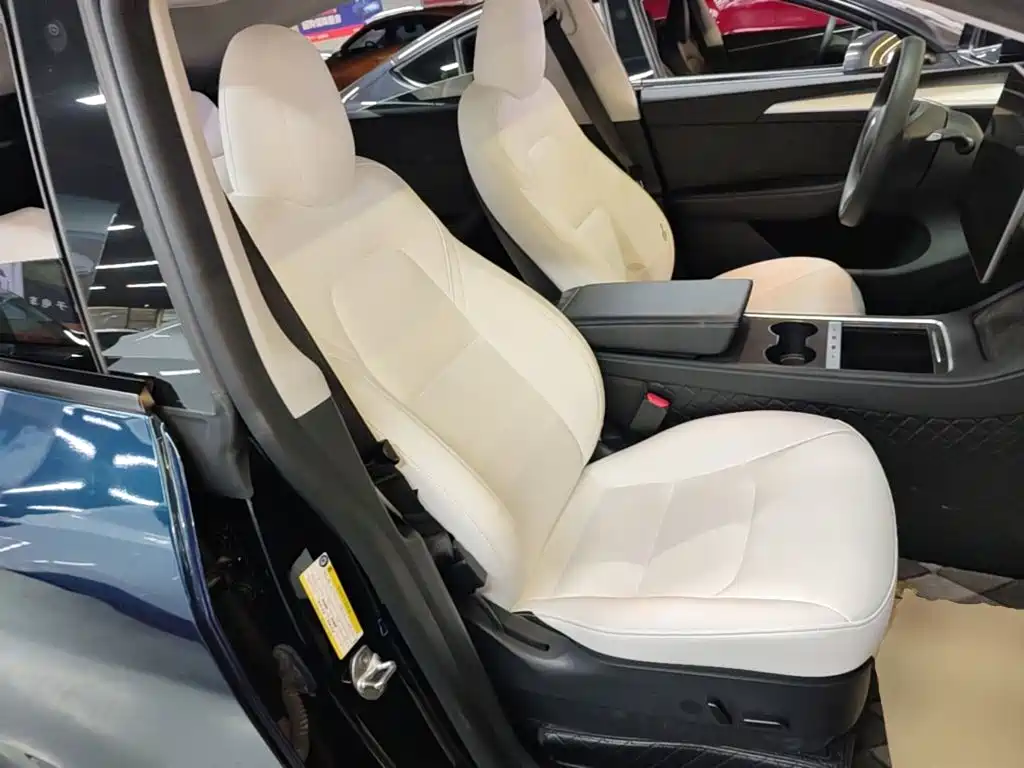 Tesla Model Y — миниатюра 25