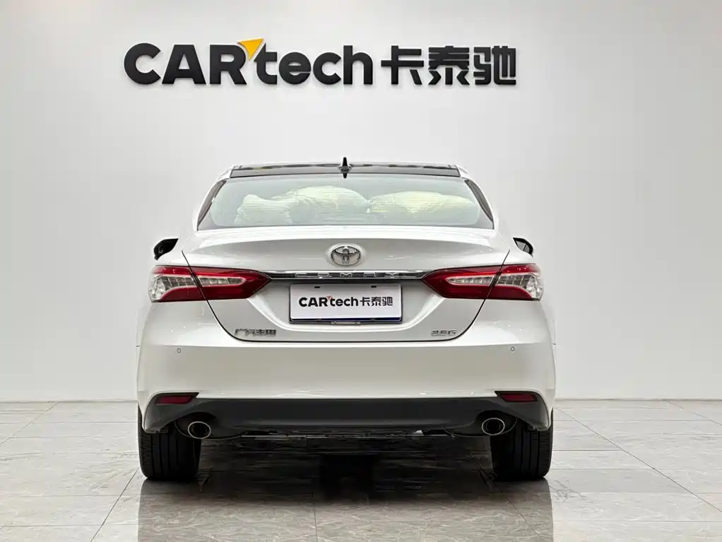 Toyota Camry — миниатюра 4