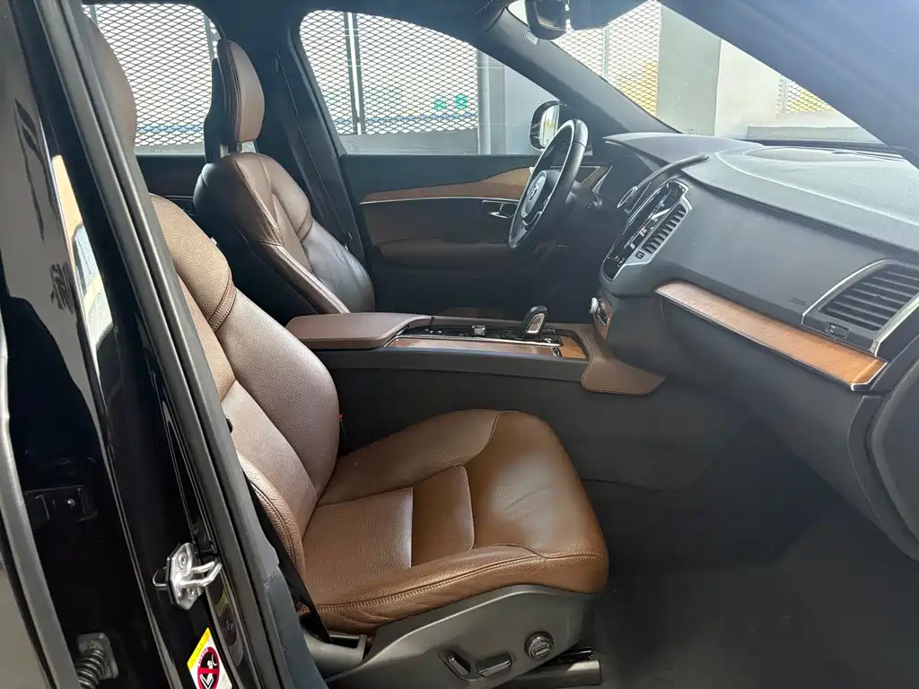 Volvo XC90 2021 B5 Luxury 7 мест